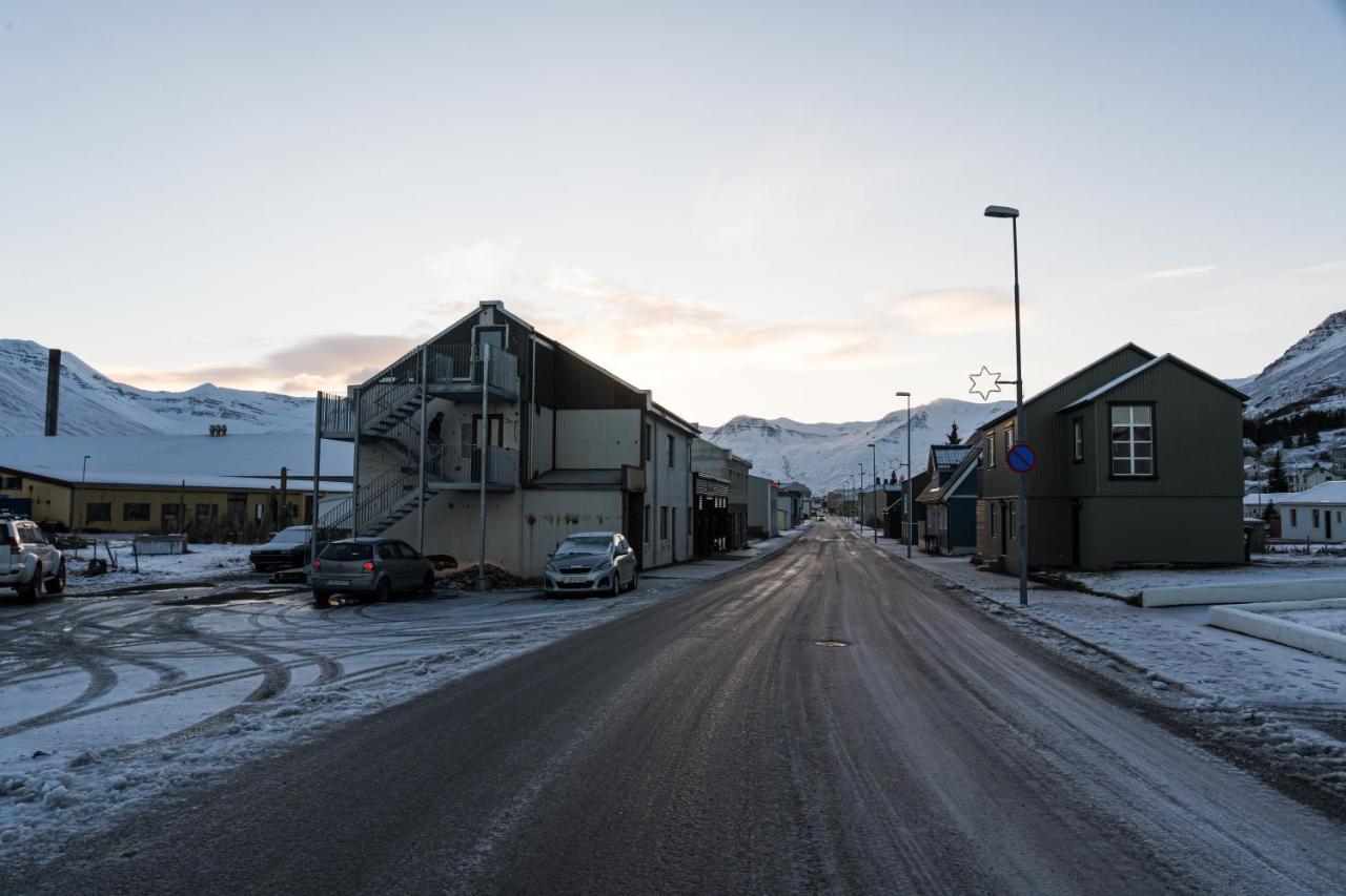 Scenic Penthouse - Ocean View & Skylight Windows Apartment Siglufjordur Exterior foto