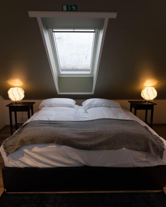 Scenic Penthouse - Ocean View & Skylight Windows Apartment Siglufjordur Exterior foto
