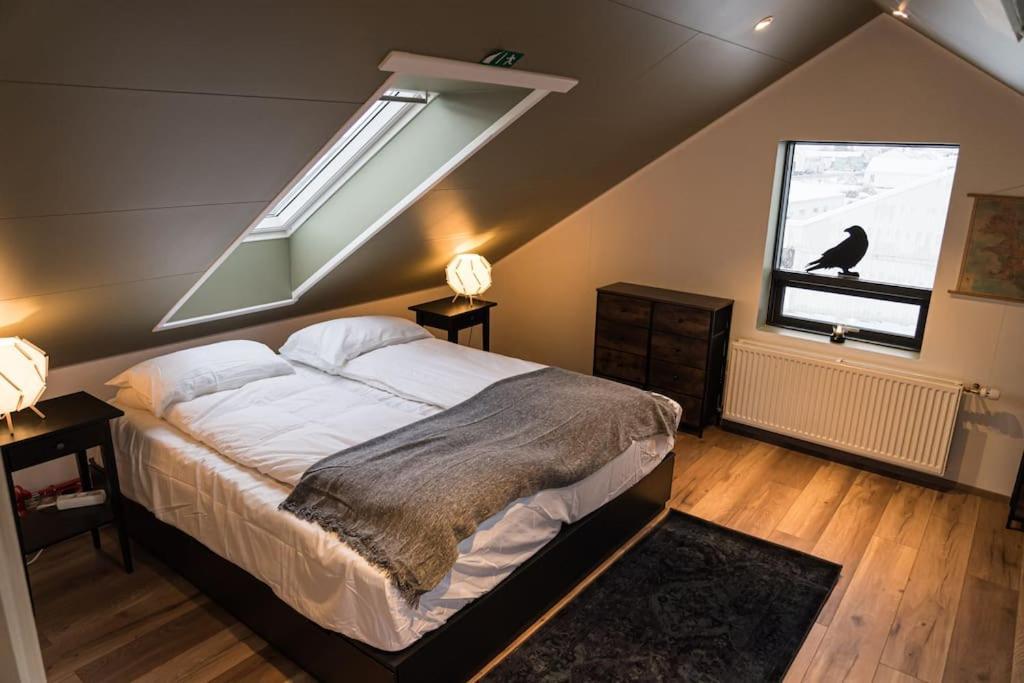 Scenic Penthouse - Ocean View & Skylight Windows Apartment Siglufjordur Exterior foto