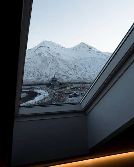 Scenic Penthouse - Ocean View & Skylight Windows Apartment Siglufjordur Exterior foto